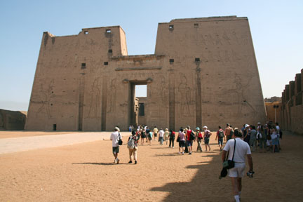  Edfou l'arrive au temple d'Horus